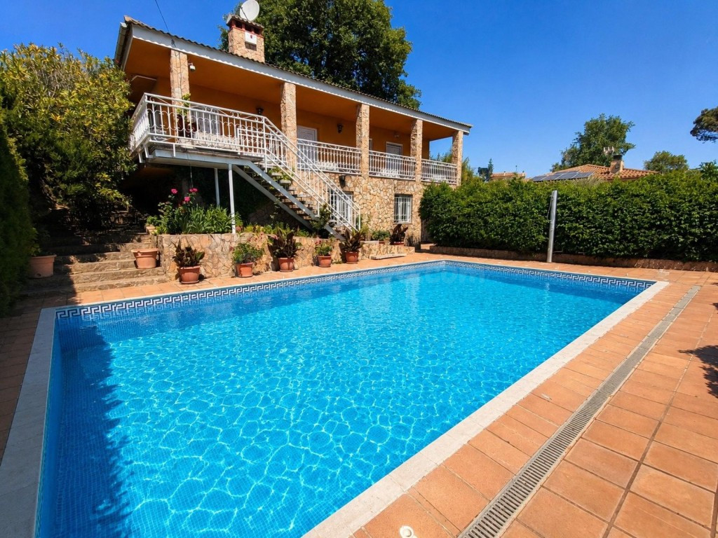 Chalet con piscina en Sils