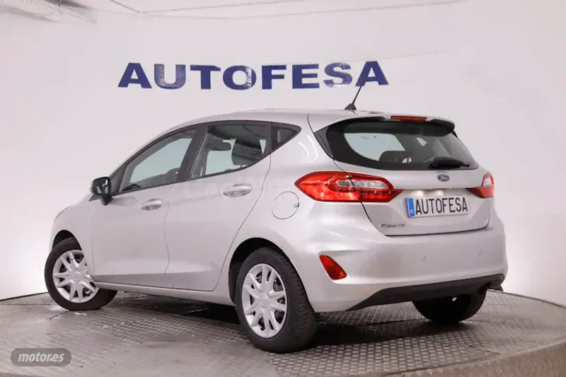 Ford Fiesta - foto 5