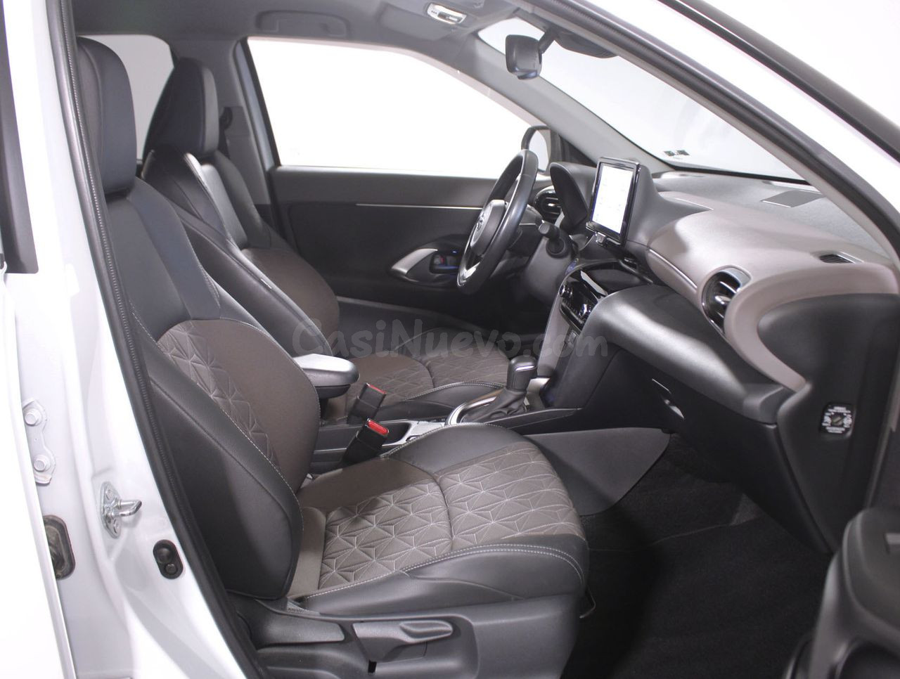 Toyota Yaris Cross Híbrido 5P Barcelona - Entrega Rápida - foto 5