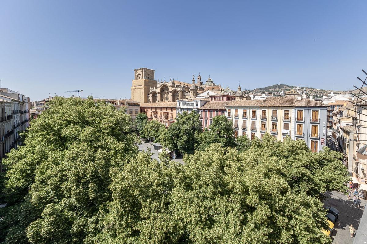 Exclusivo Piso Dúplex en el Corazón de Granada
