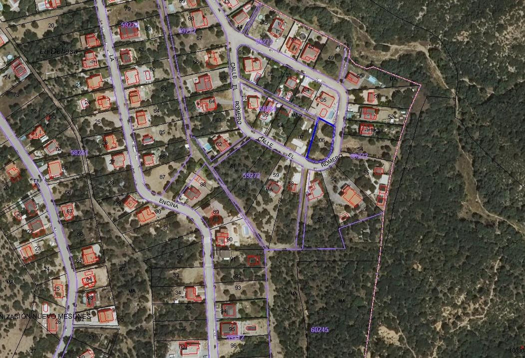 Parcela urbana de 730 m2 en Mesones – prácticamente llana y en esquina