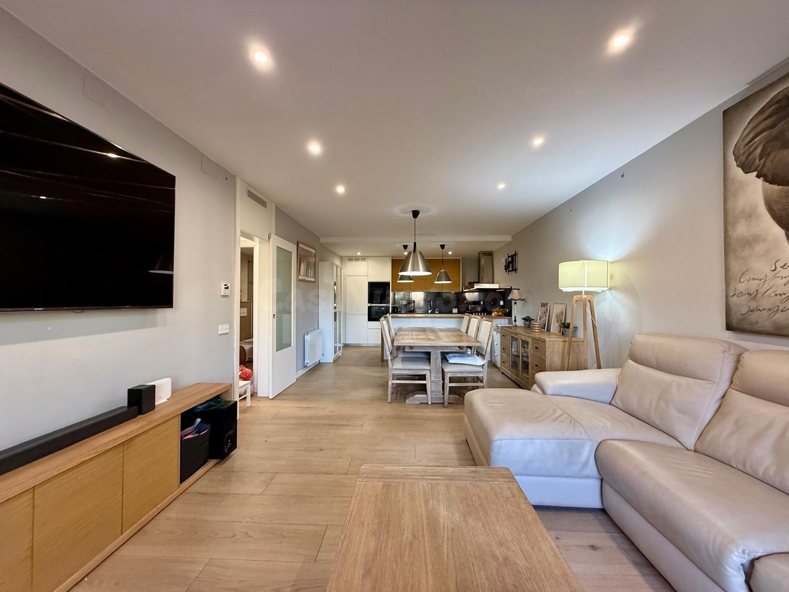 PISO DE 100 METROS ÚTILES REALES, 4 habitaciones DOBLES EN CARRER BRUTAU