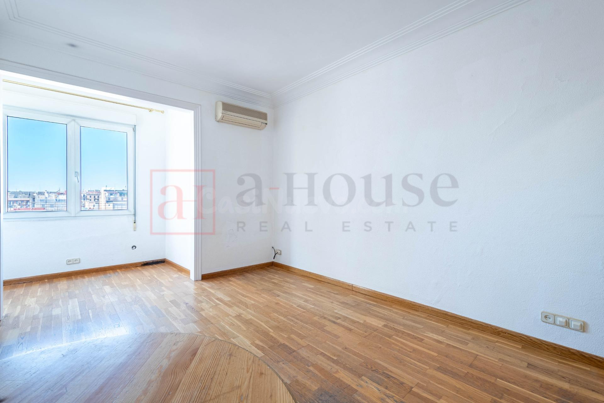 ESPECTACULAR PISO PARA ENTRAR A VIVIR EN VILA DE GRACIA