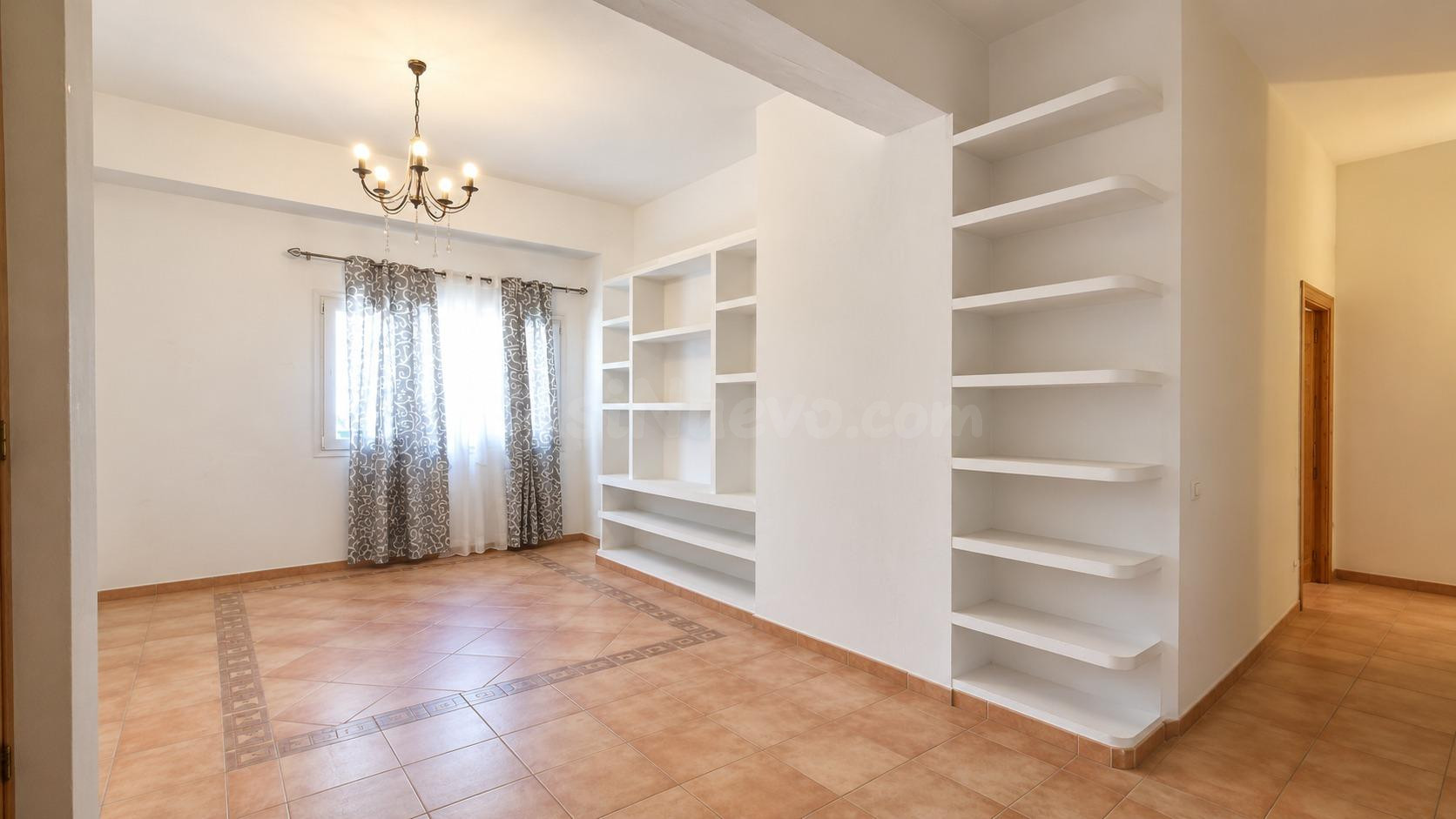 ¿Buscas rentabilidad en el corazón del casco antiguo o una primera vivienda amplia y sin escaleras?