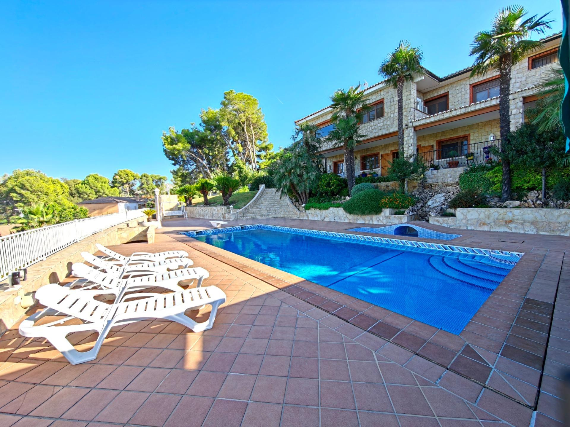 Chalet en Sierra Perenchiza