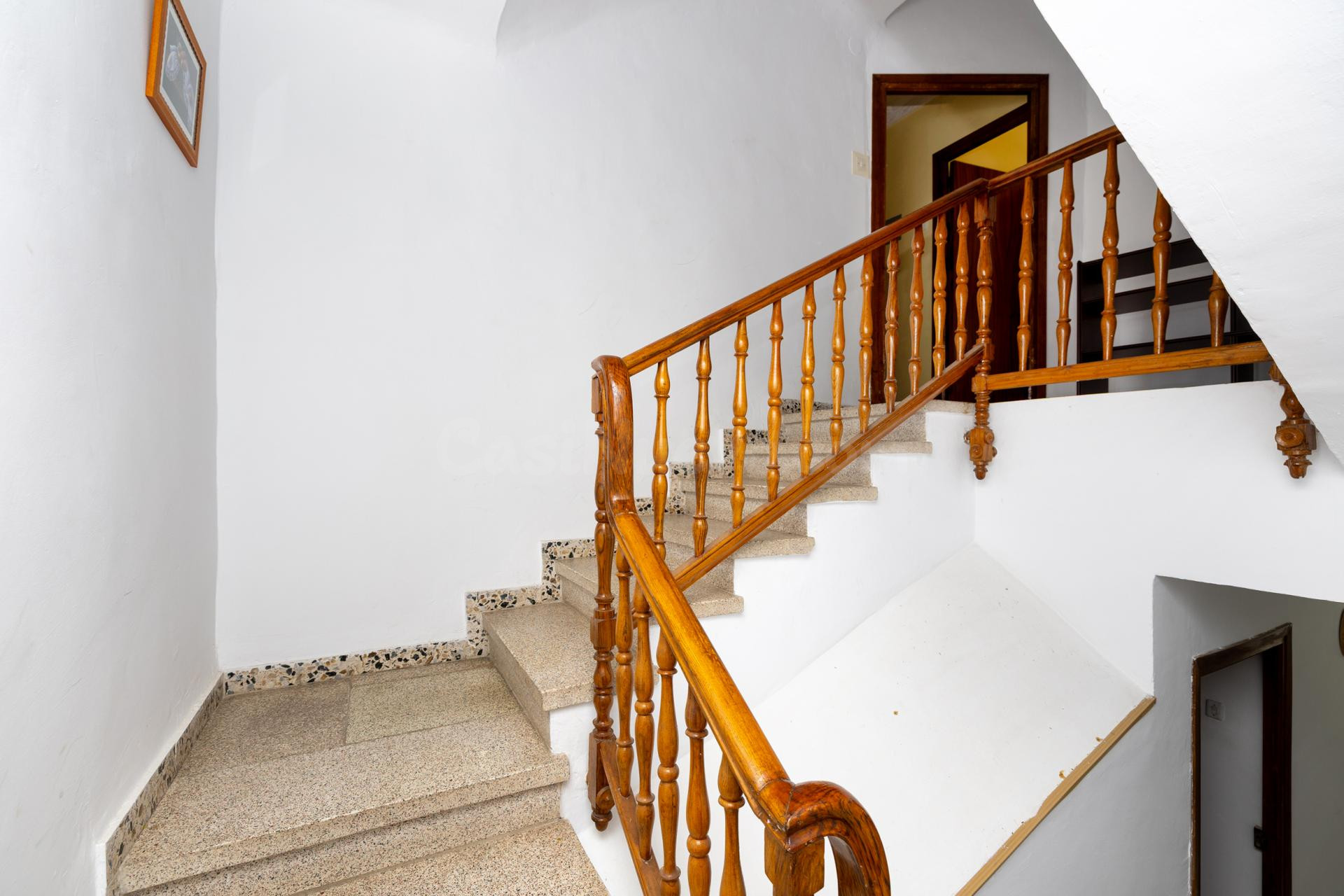 ¡Oportunidad en Lanjarón! Piso con balcón y un gran potencia - foto 4