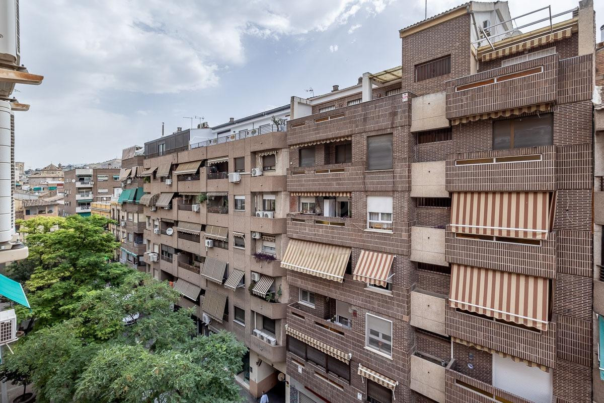 LUMINOSO PISO EN PLANTA ALTA EN ZONA FÍGARES