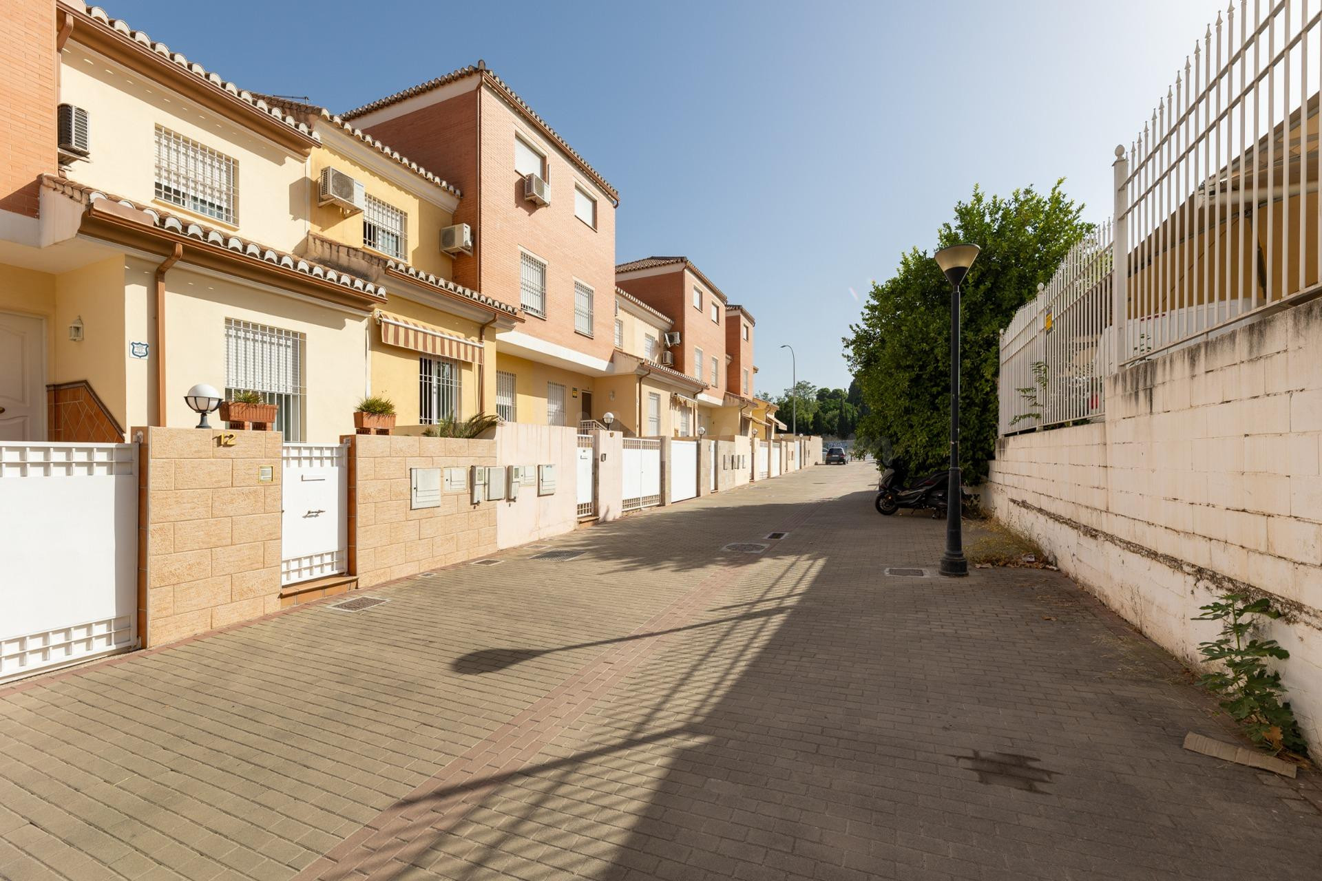 Adosado en venta en Barrio de los Periodistas - Granada