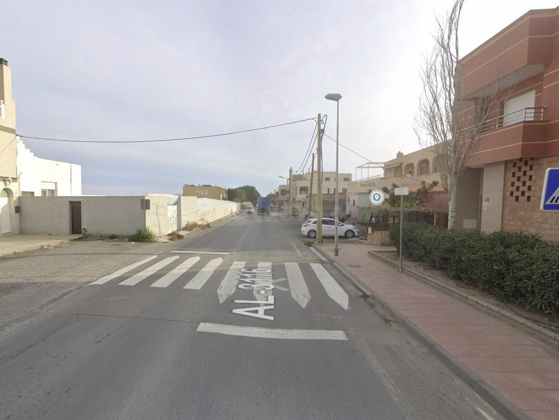 SOLAR CON VIVIENDA EN LOMA CABRERA