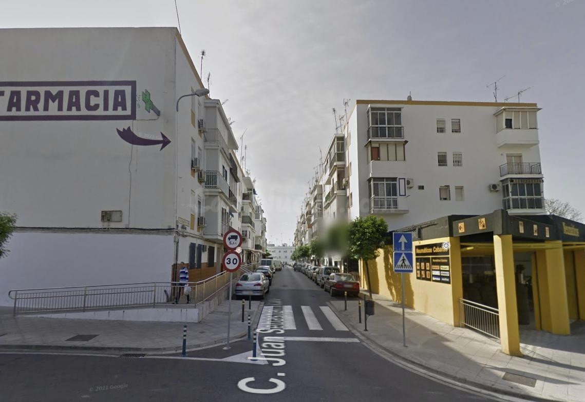 VIVIENDA EN DOS HERMANAS