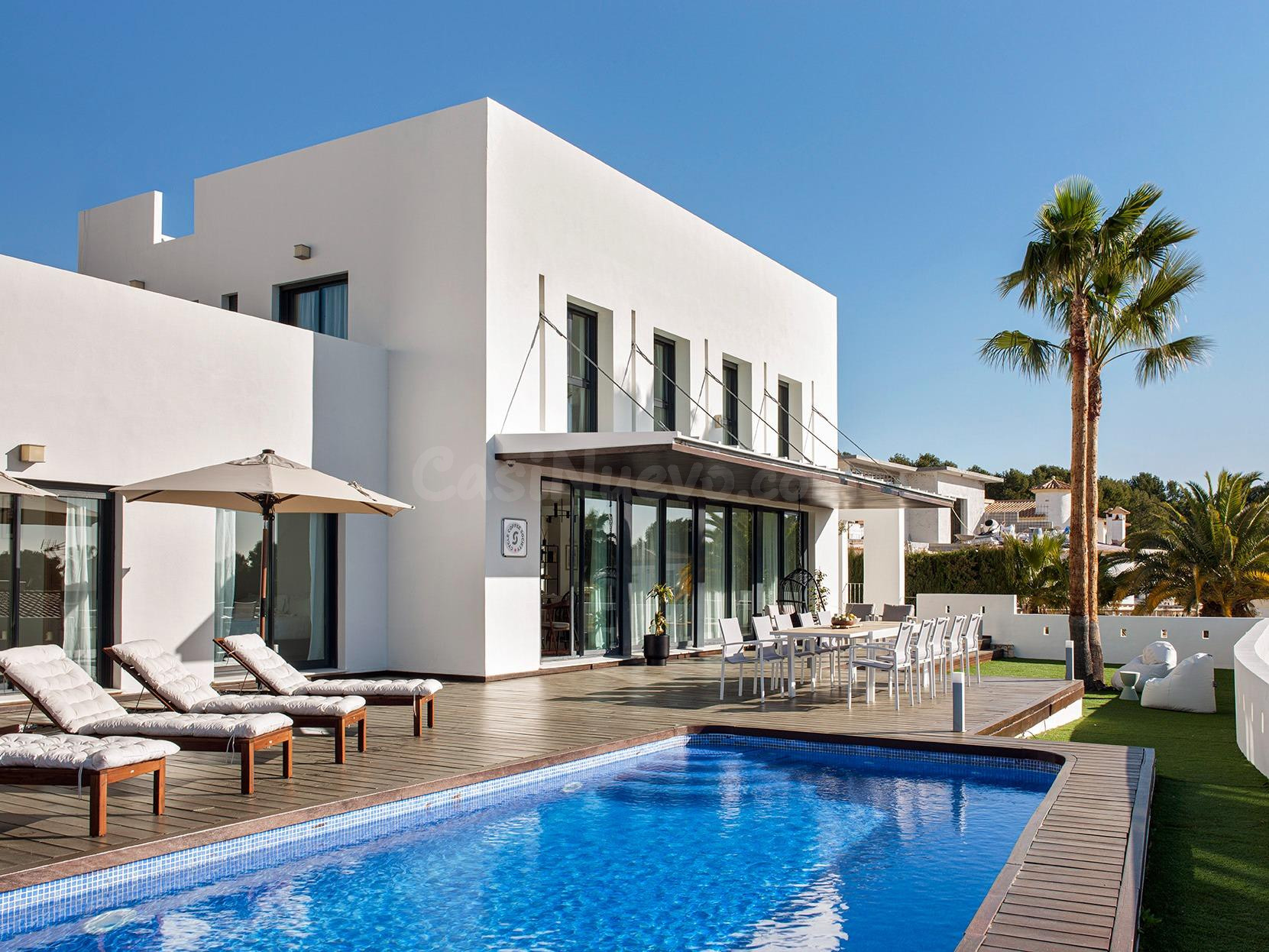 Villa de diseño llave en mano con vistas al mar y al Peñón d