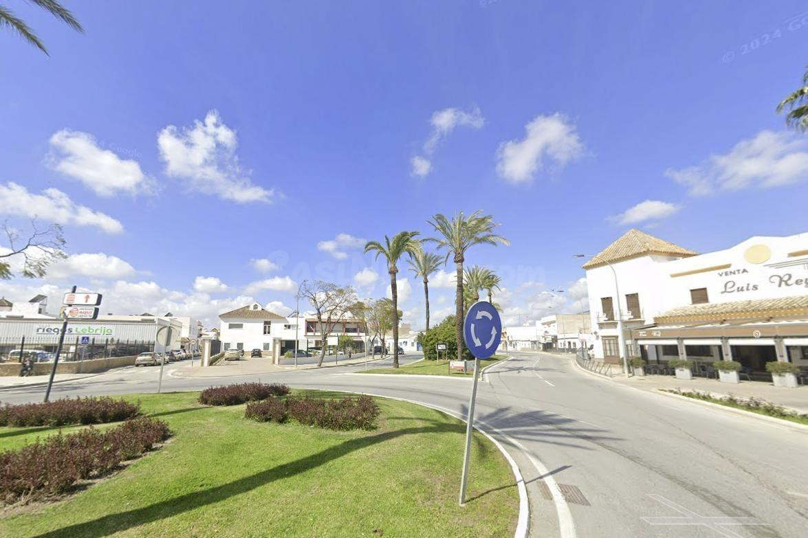VIVIENDA EN LEBRIJA