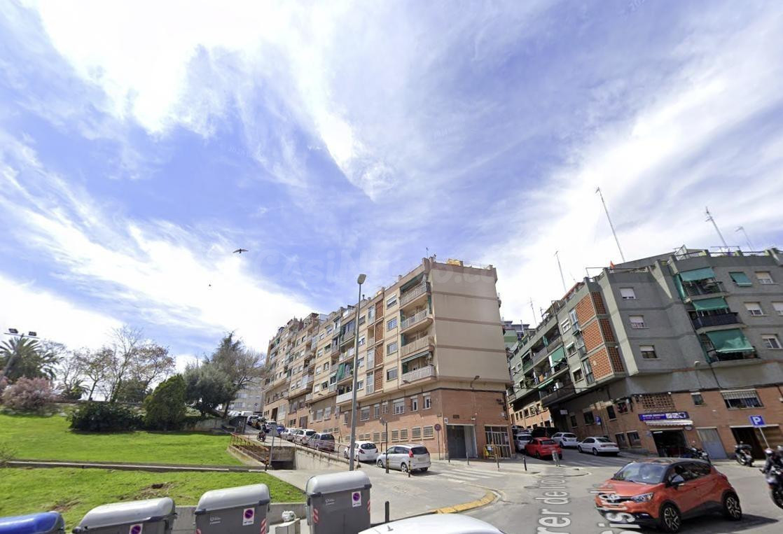 PISO EN  BADALONA