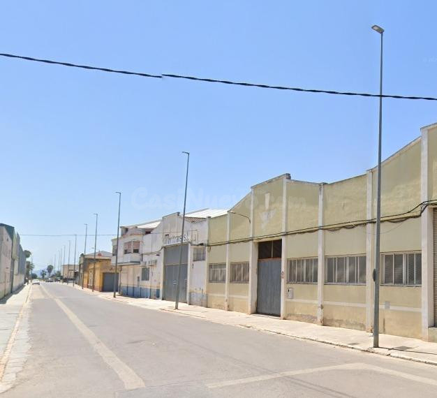 LOCAL EN GUADASSUAR