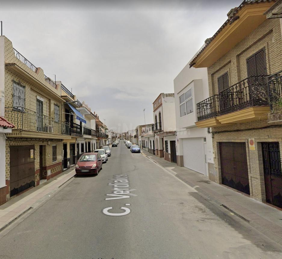 CASA EN DOS HERMANAS