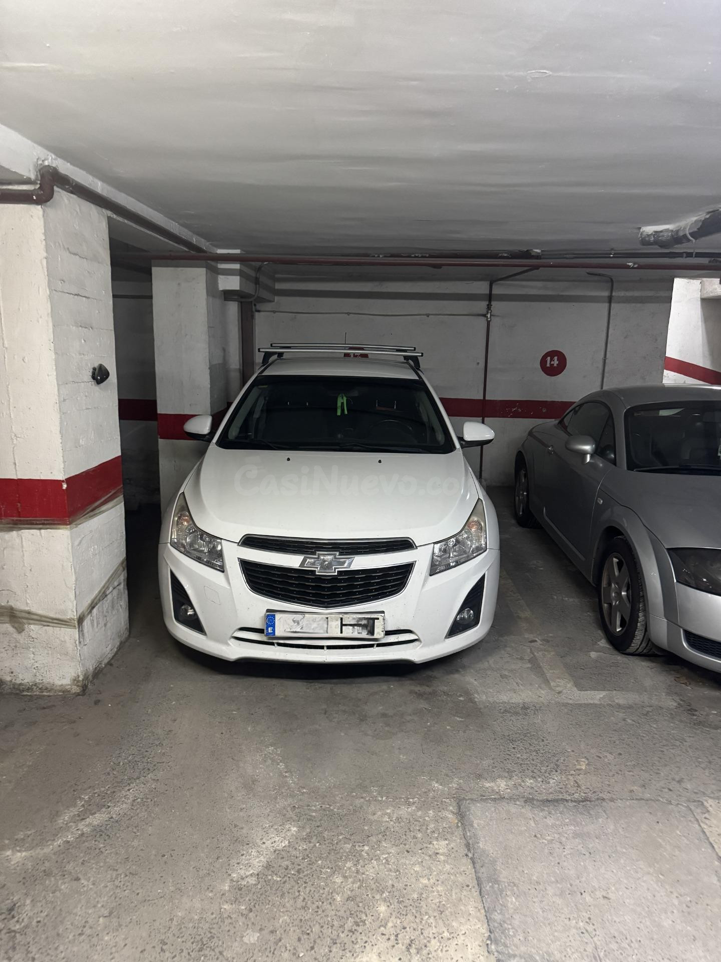 Se alquila plaza de garaje para coche grande en Avenida Cataluña 40 - Zaragoza