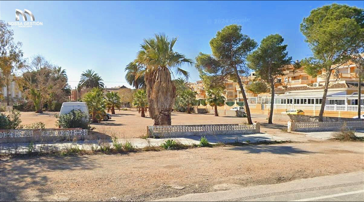 OPORTUNIDAD ÚNICA PARA INVERTIR - SOLAR EDIFICABLE - DENIA