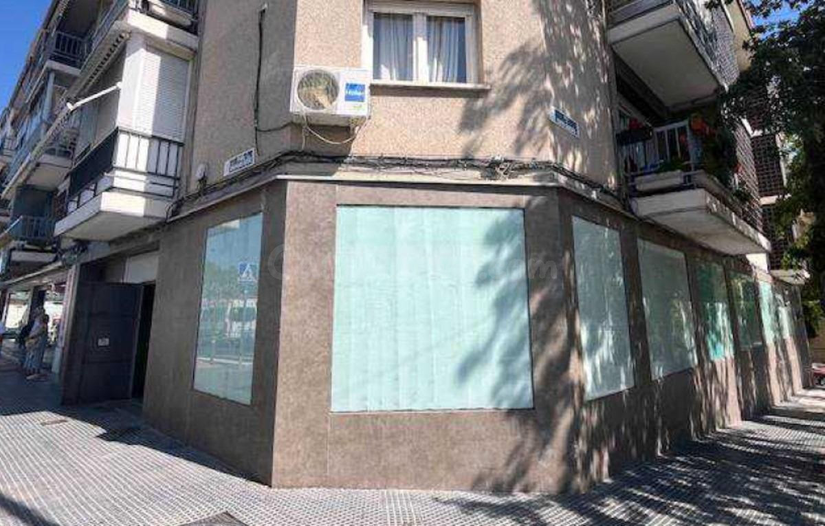 SE ALQUILA LOCAL EN PZA DE COLON. MAJADAHONDA