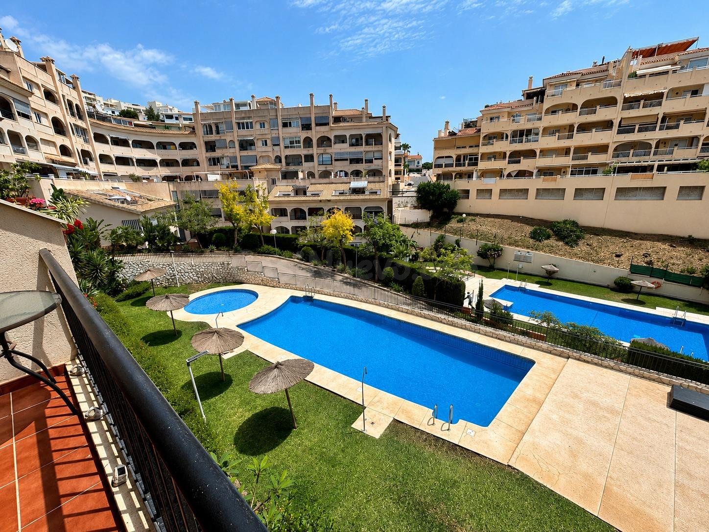 Moderno Apartamento en Benalmádena con Piscina y Terraza