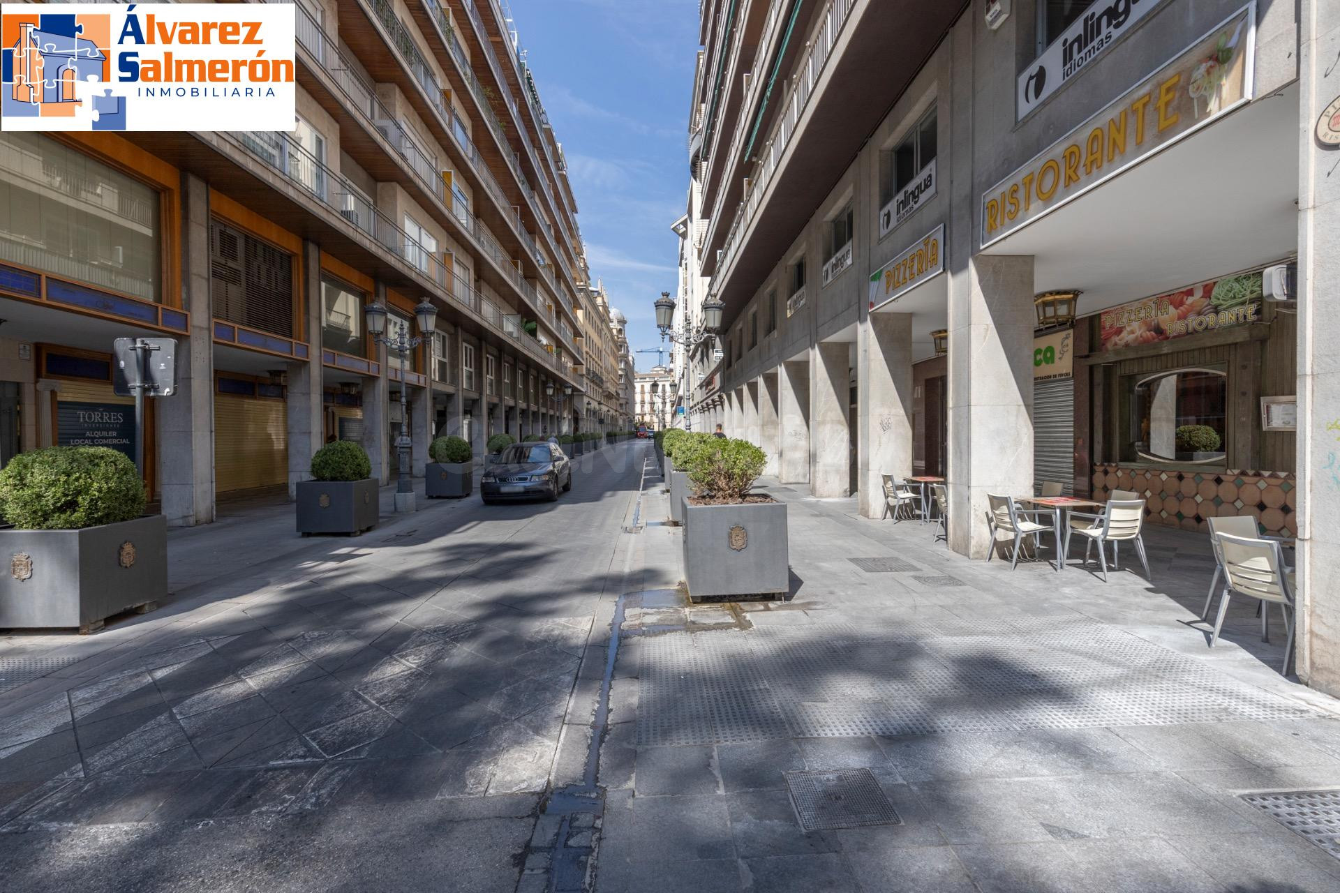 LOCAL COMERCIAL JUNTO A ÁNGEL GANIVET | ESPACIO Y UBICACIÓN.