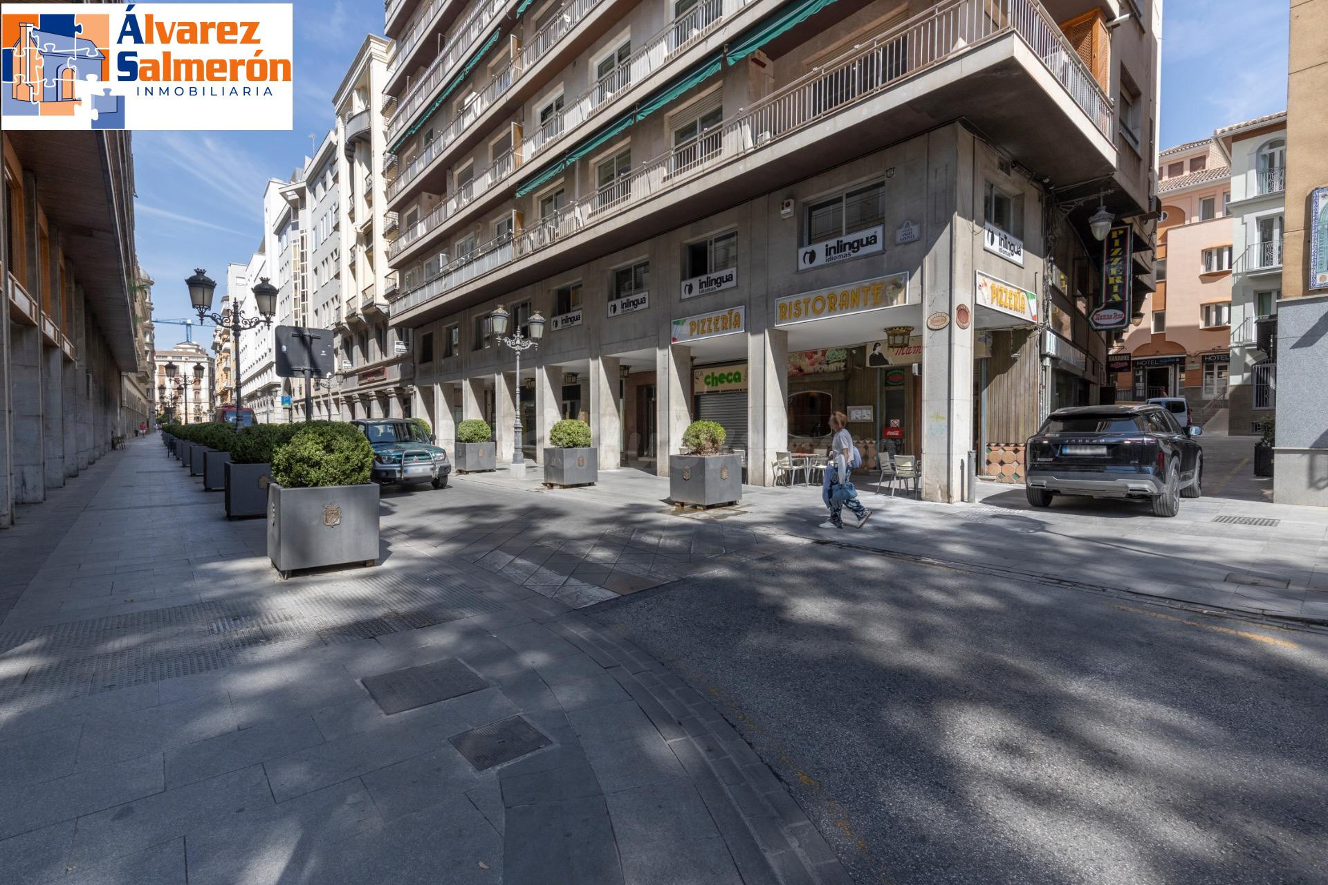 LOCAL COMERCIAL EN CALLE ÁNGEL GANIVET – UBICACIÓN PRIVILEGIADA