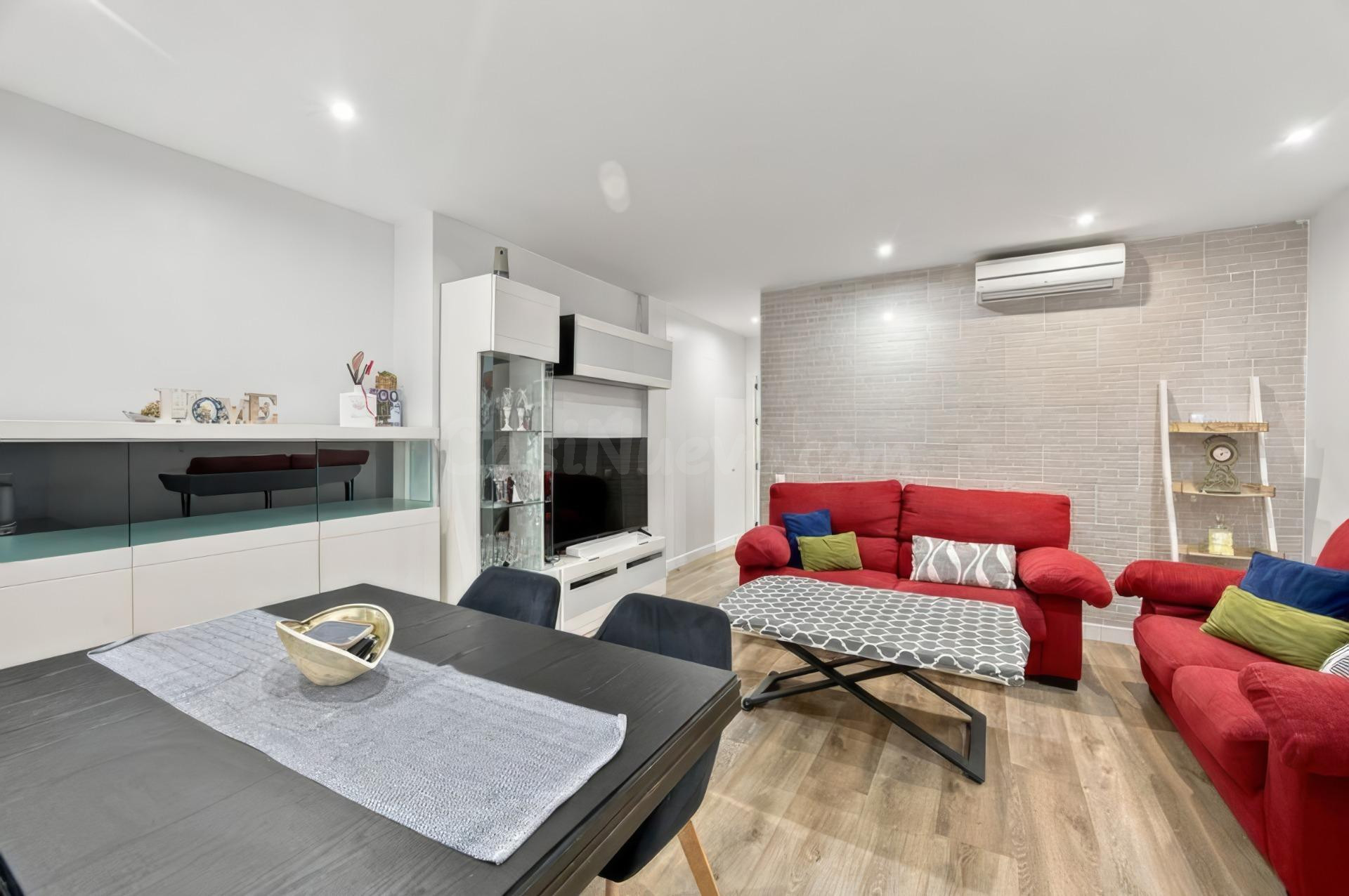 Piso en planta baja con patio privado, ascensor y azotea comunitaria visitable