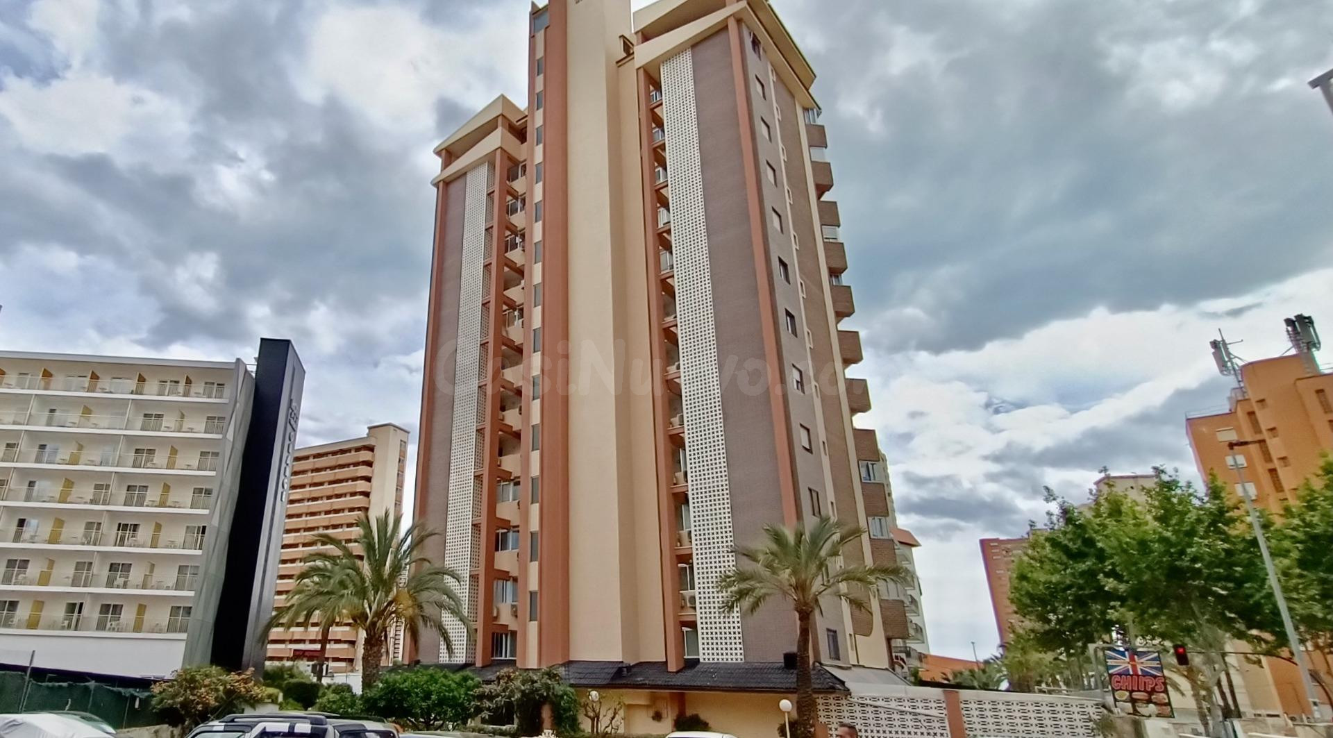 ¡ENCANTADOR APARTAMENTO CERCA DE PLAYA DE LEVANTE CON PISCINA!