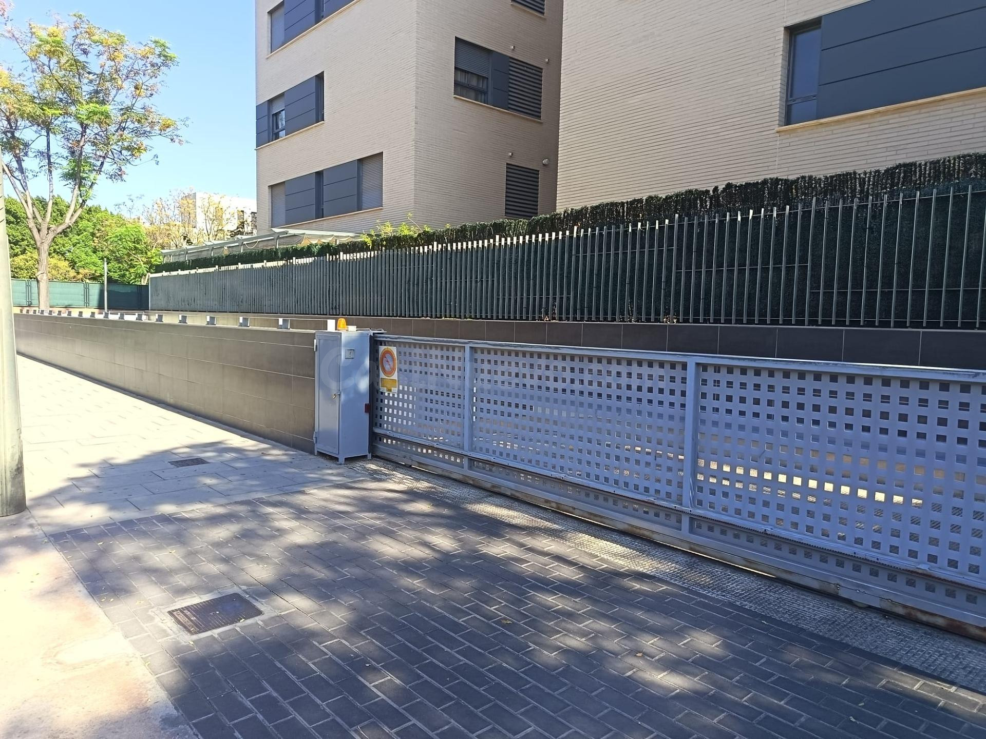 SE VENDE PLAZA DE GARAJE CON TRASTERO PARA COCHE GRANDE