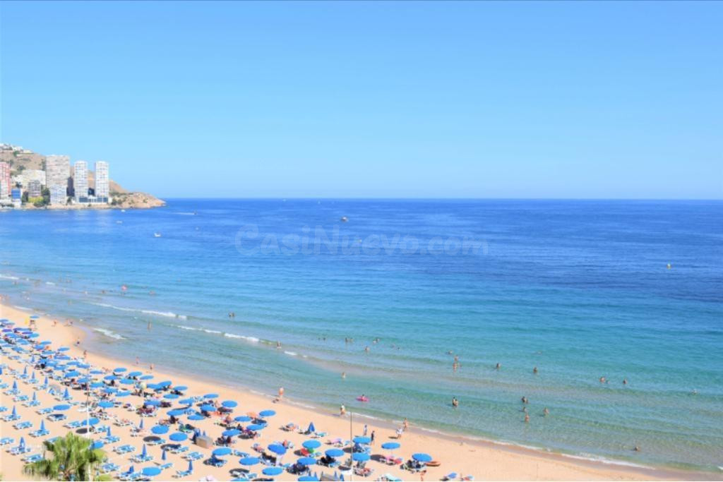 APARTAMENTO REFORMADO EN PRIMERA LINEA DE LEVANTE, CON 3 DORMIYORIOS Y 2 BAÑOS