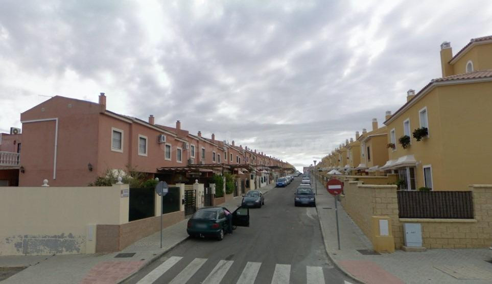 VENTA DE ADOSADO EN MAIRENA DEL ALCOR (SEVILLA)