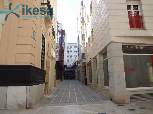 VENTA PISO CENTRO DE HUELVA. ACTIVO INMOBILIARIO SIN POSESIÓN, ALQUILADO, NO SE PUEDE VISITAR.