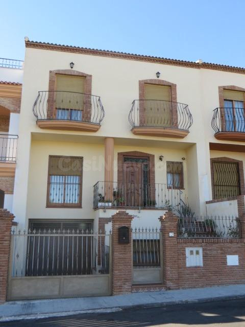 VENTA DE CASA SIN POSESIÓN EN TORREDELCAMPO (JAÉN), NO SE PU