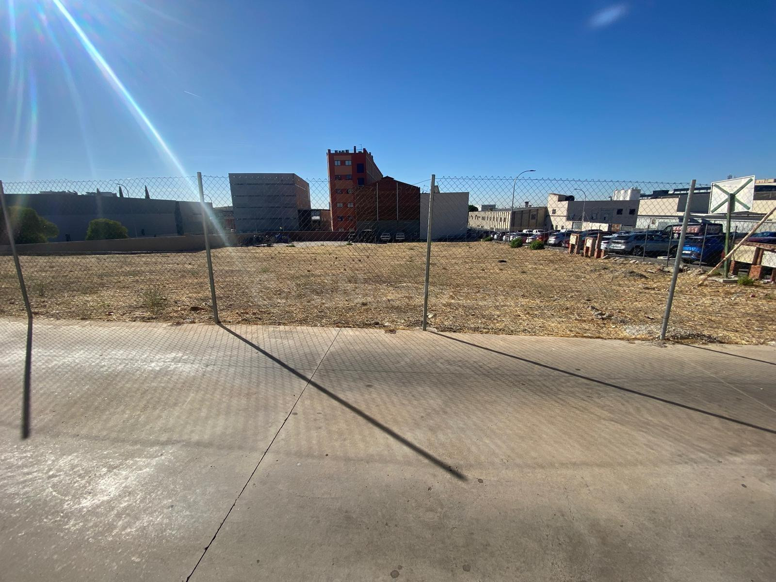 TERRENO INDUSTRIAL EN ALQUILER – 2.200 m2 – EXCELENTE UBICAC
