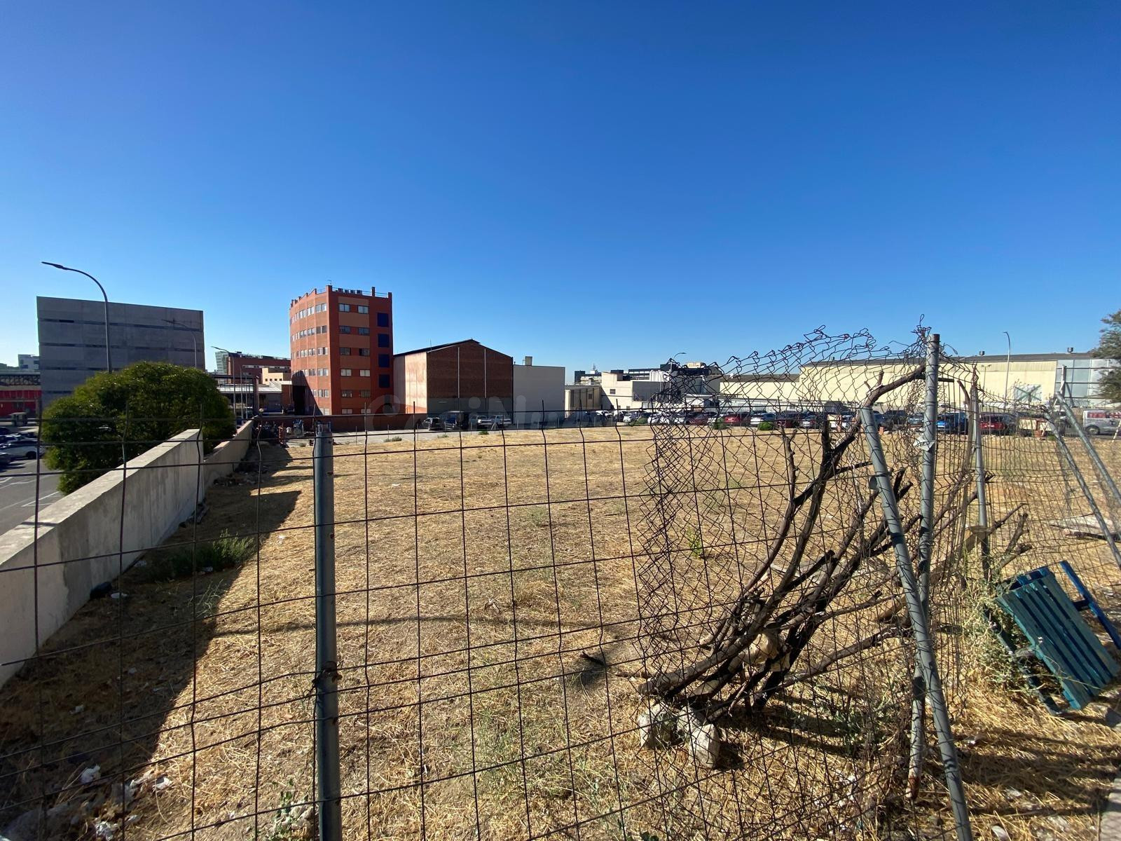 TERRENO INDUSTRIAL EN ALQUILER – 2.200 m2 – EXCELENTE UBICAC - foto 2