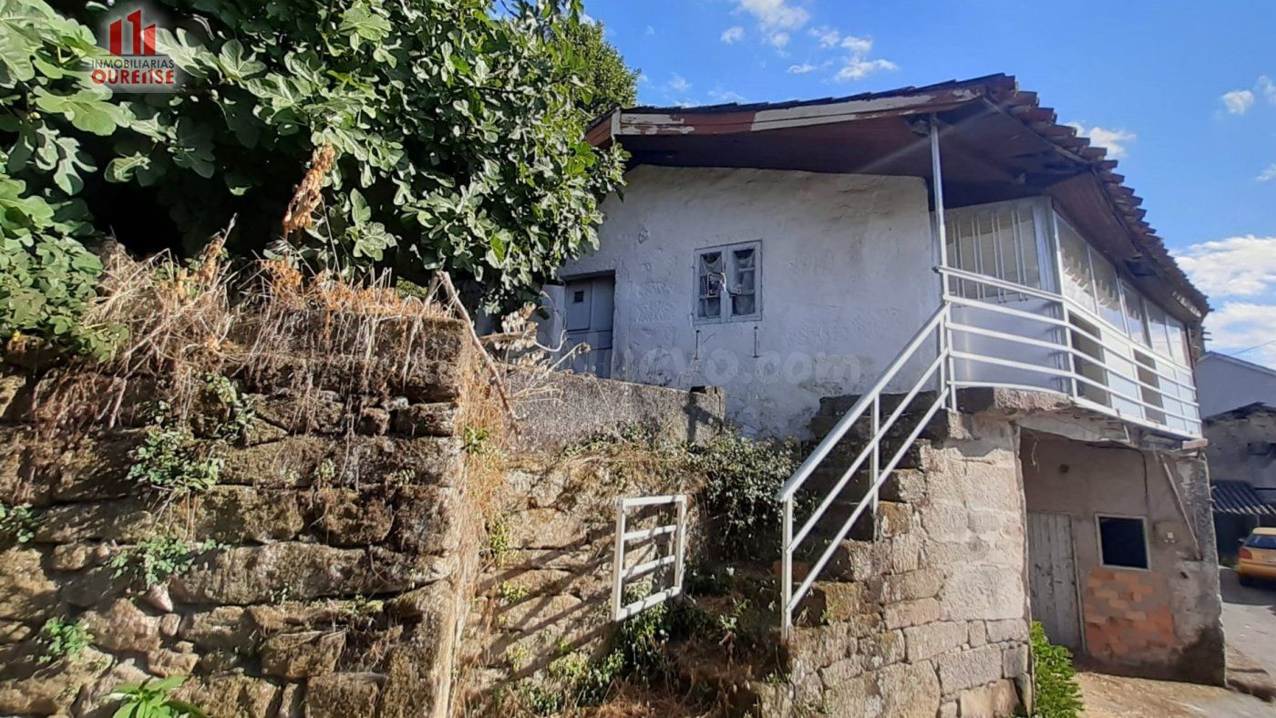 CASA DE PIEDRA SITA EN LA ZONA  DE VILAMARIN, A 15 MINUTOS DE LA CIUDAD DE OURENSE