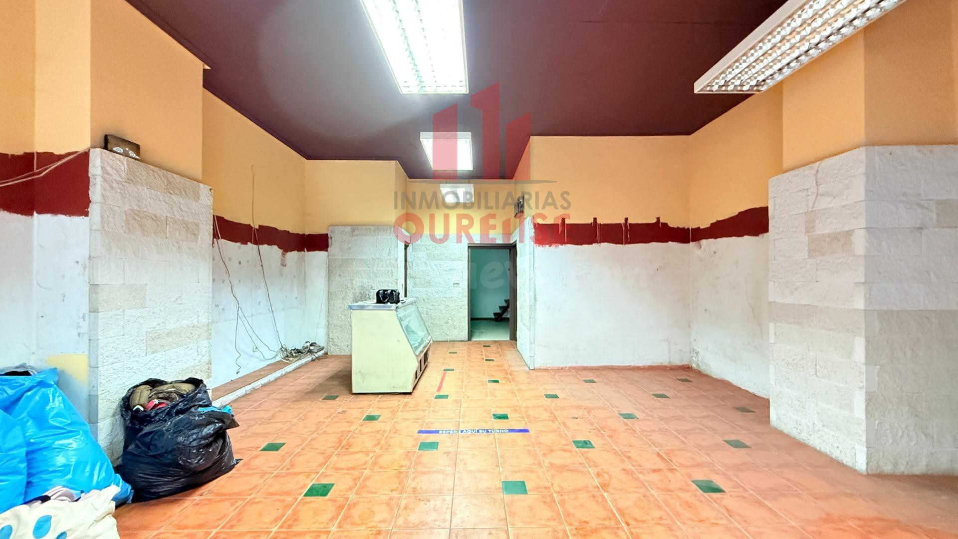 SE ALQUILA LOCAL COMERCIAL CERCA DE LA ESTACIÓN DE TREN.