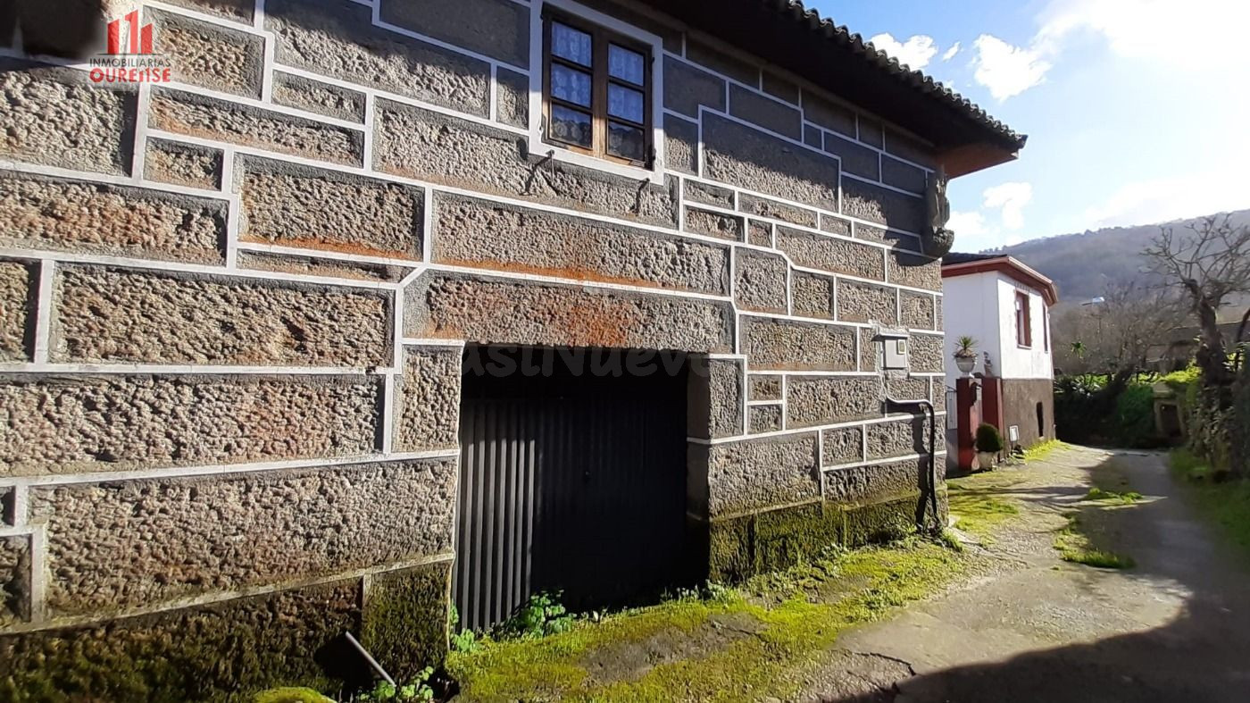 CASA DE PIEDRA PARA REFORMAR CON PATIO Y PARCELA ENFRENTE