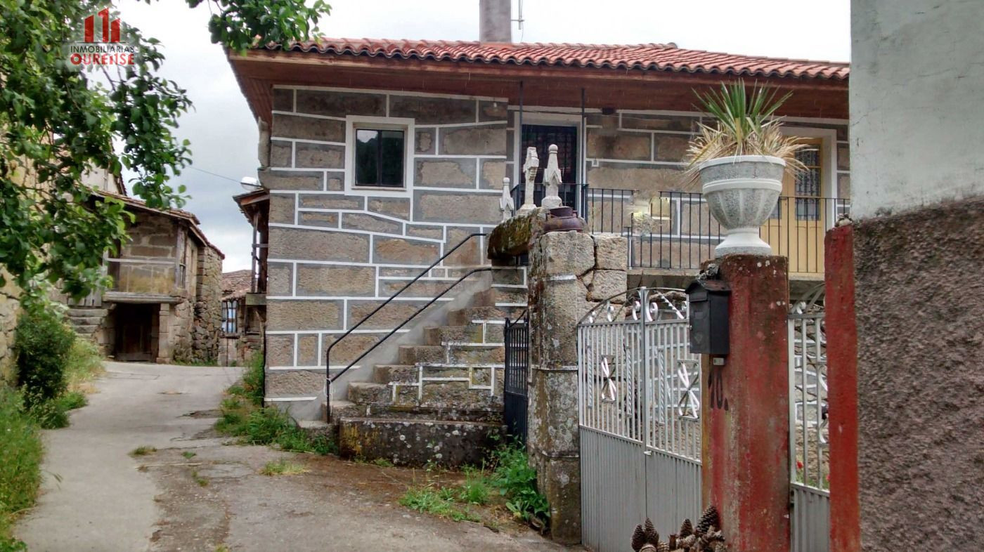CASA DE PIEDRA PARA REFORMAR CON PATIO Y PARCELA ENFRENTE - foto 3