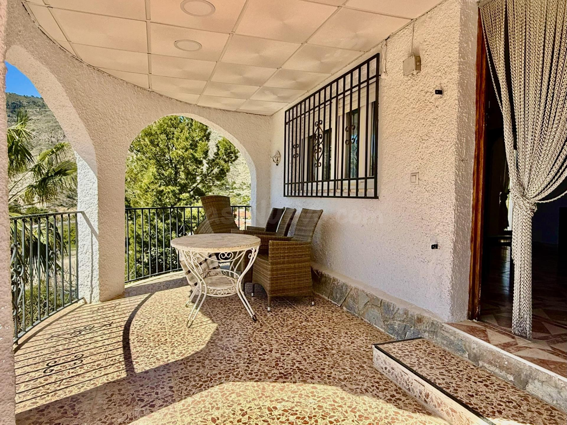 OPORTUNIDAD ÚNICA: CHALET INDEPENDIENTE CON PARCELA + LOCAL  - foto 4