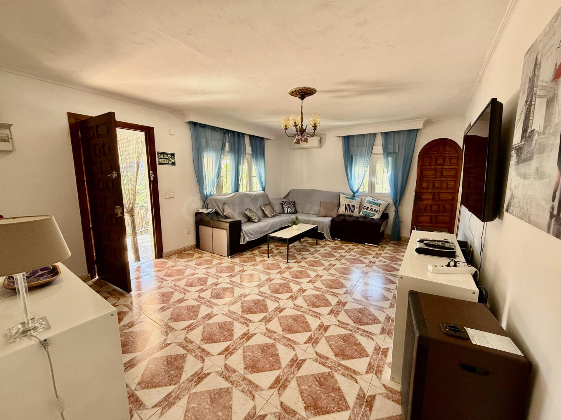 OPORTUNIDAD ÚNICA: CHALET INDEPENDIENTE CON PARCELA + LOCAL  - foto 5