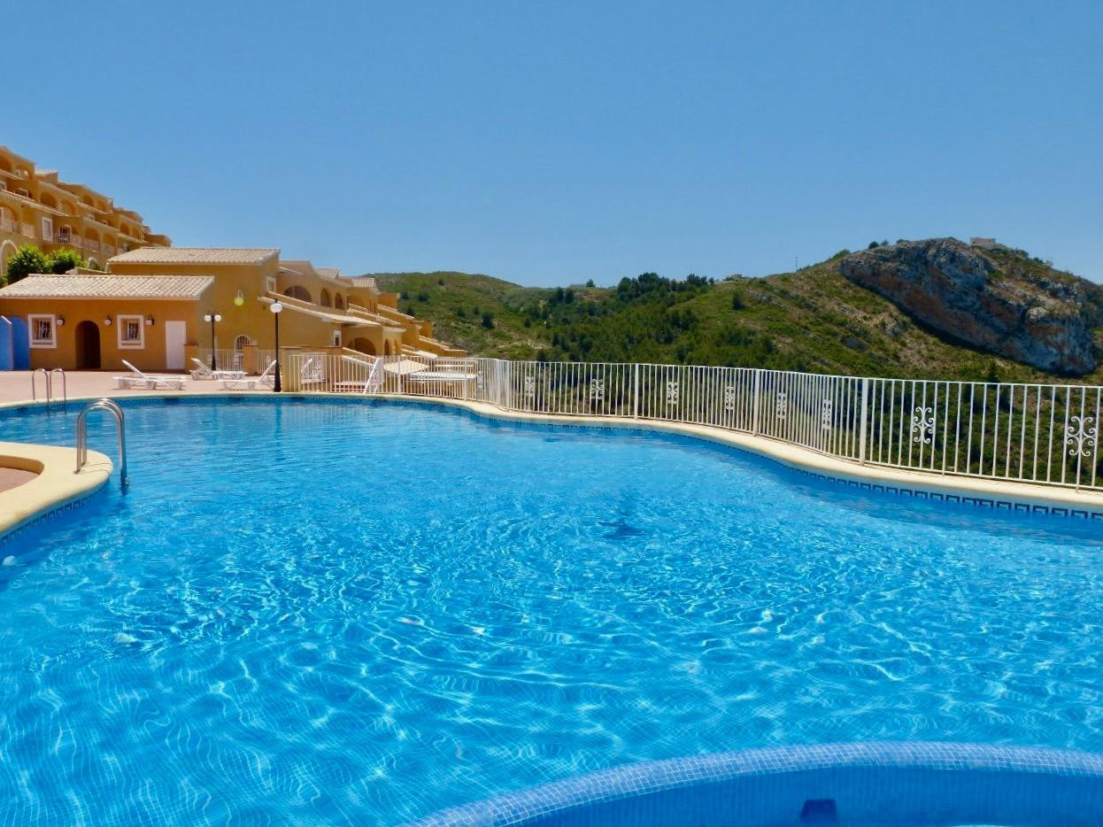 APARTAMENTO LUMINOSO CON TERRAZA Y VISTAS ABIERTAS EN CUMBRE DEL SOL