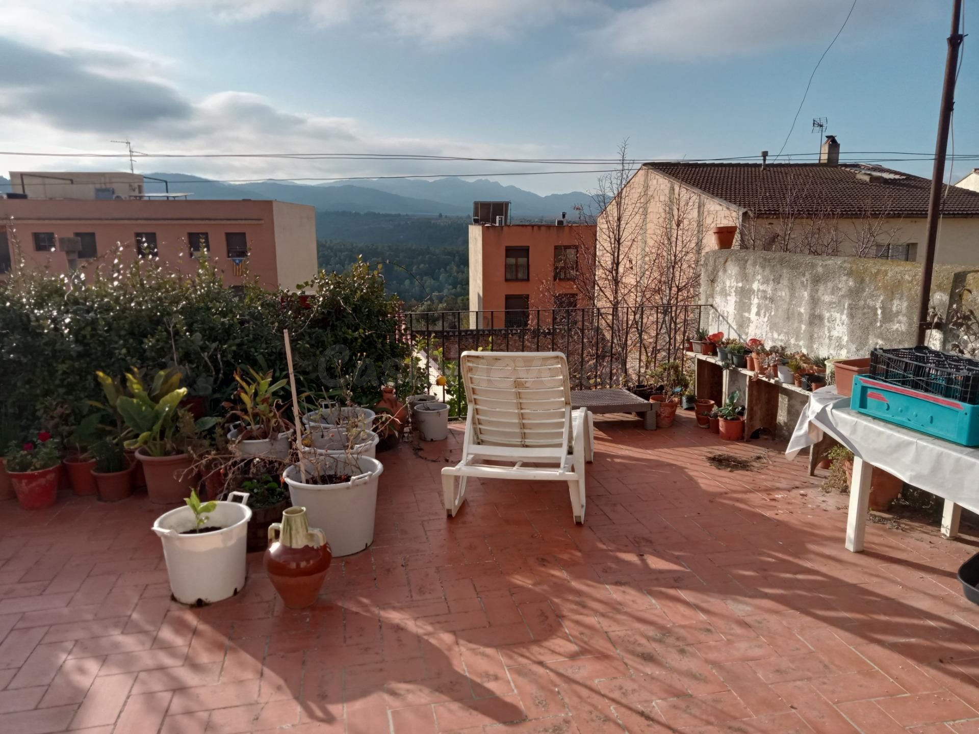 OPORTUNIDAD CASA DE PUEBLO CON JARDIN Y TERRAZA CON MUCHA LU