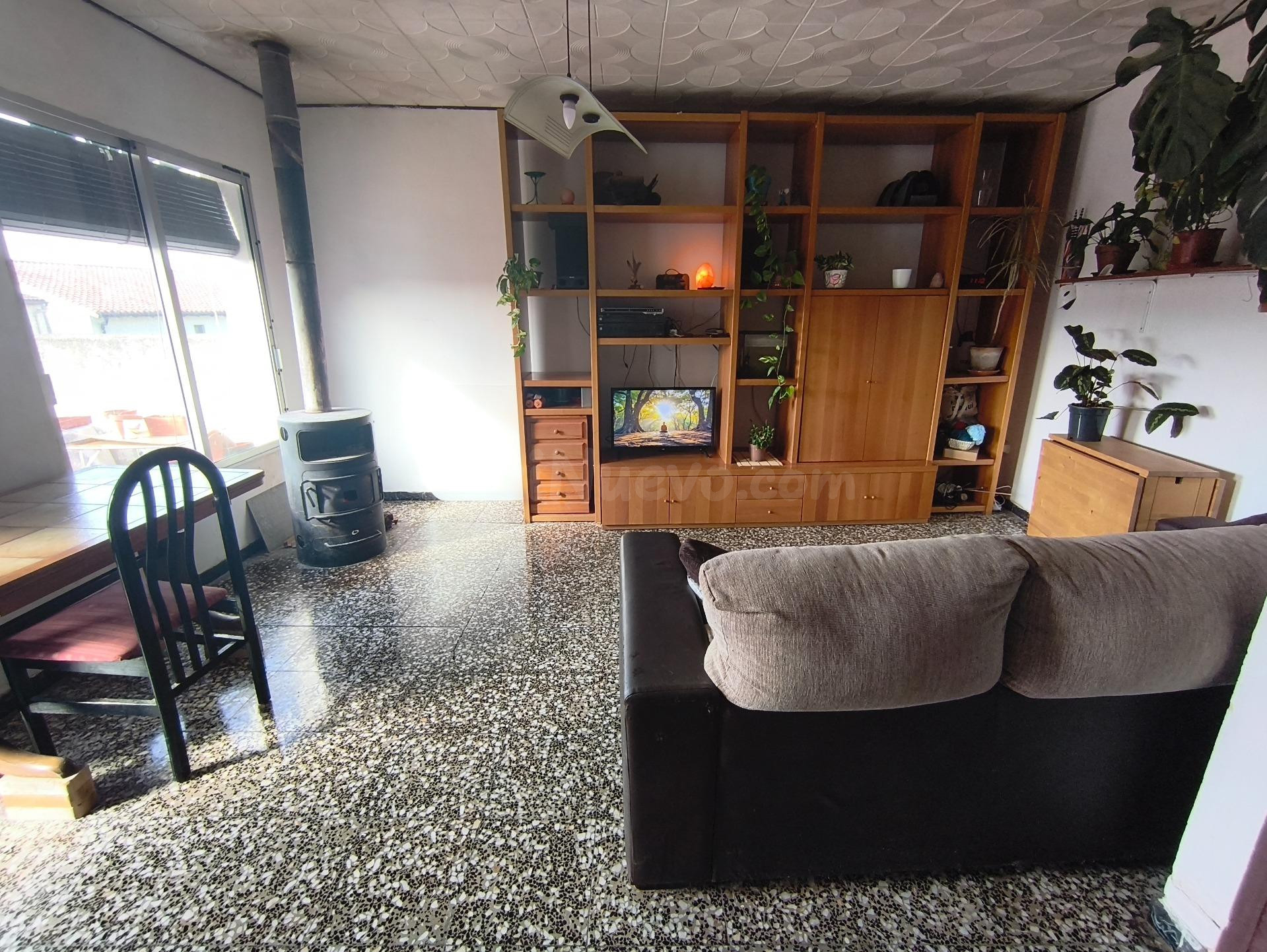 OPORTUNIDAD CASA DE PUEBLO CON JARDIN Y TERRAZA CON MUCHA LU - foto 2