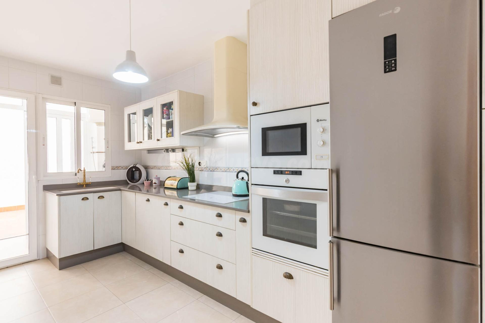 ¡PISO EN VENTA EN CEUTÍ CON GRAN PATIO! - foto 2