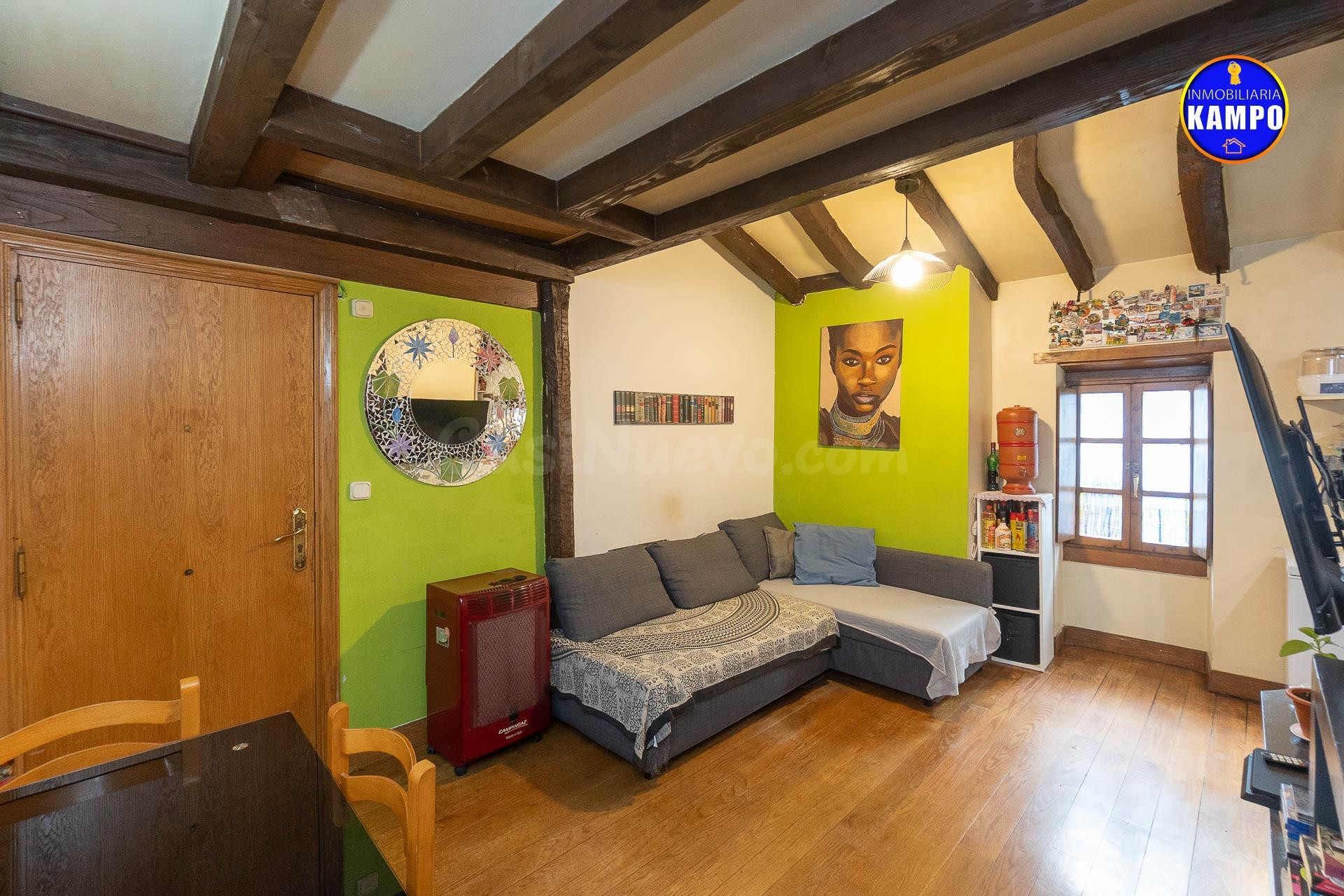 SE VENDE PISO CON ENCANTO EN LA PARTE VIEJA DE IRUN - foto 2