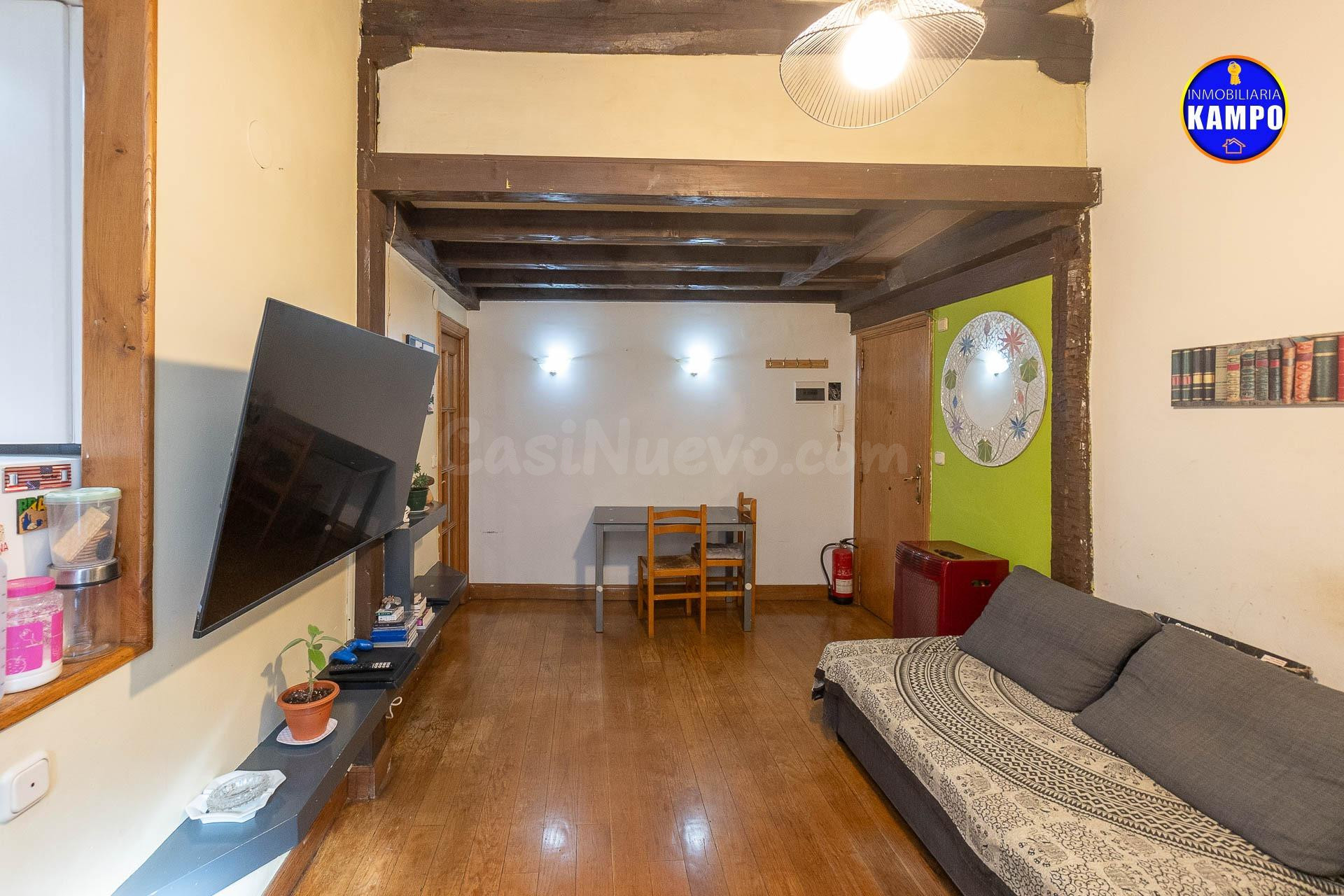 SE VENDE PISO CON ENCANTO EN LA PARTE VIEJA DE IRUN - foto 3