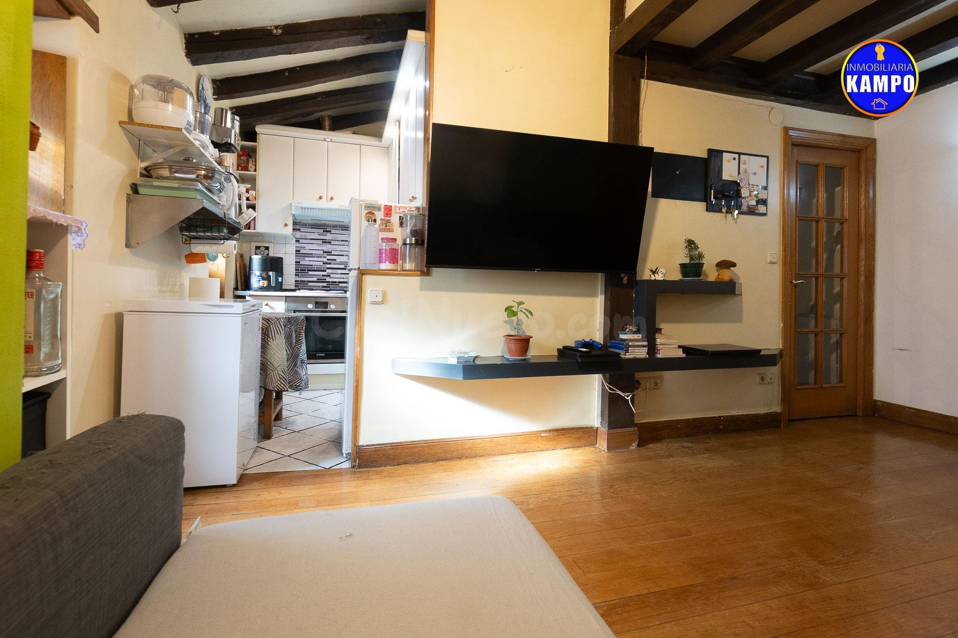 SE VENDE PISO CON ENCANTO EN LA PARTE VIEJA DE IRUN - foto 4