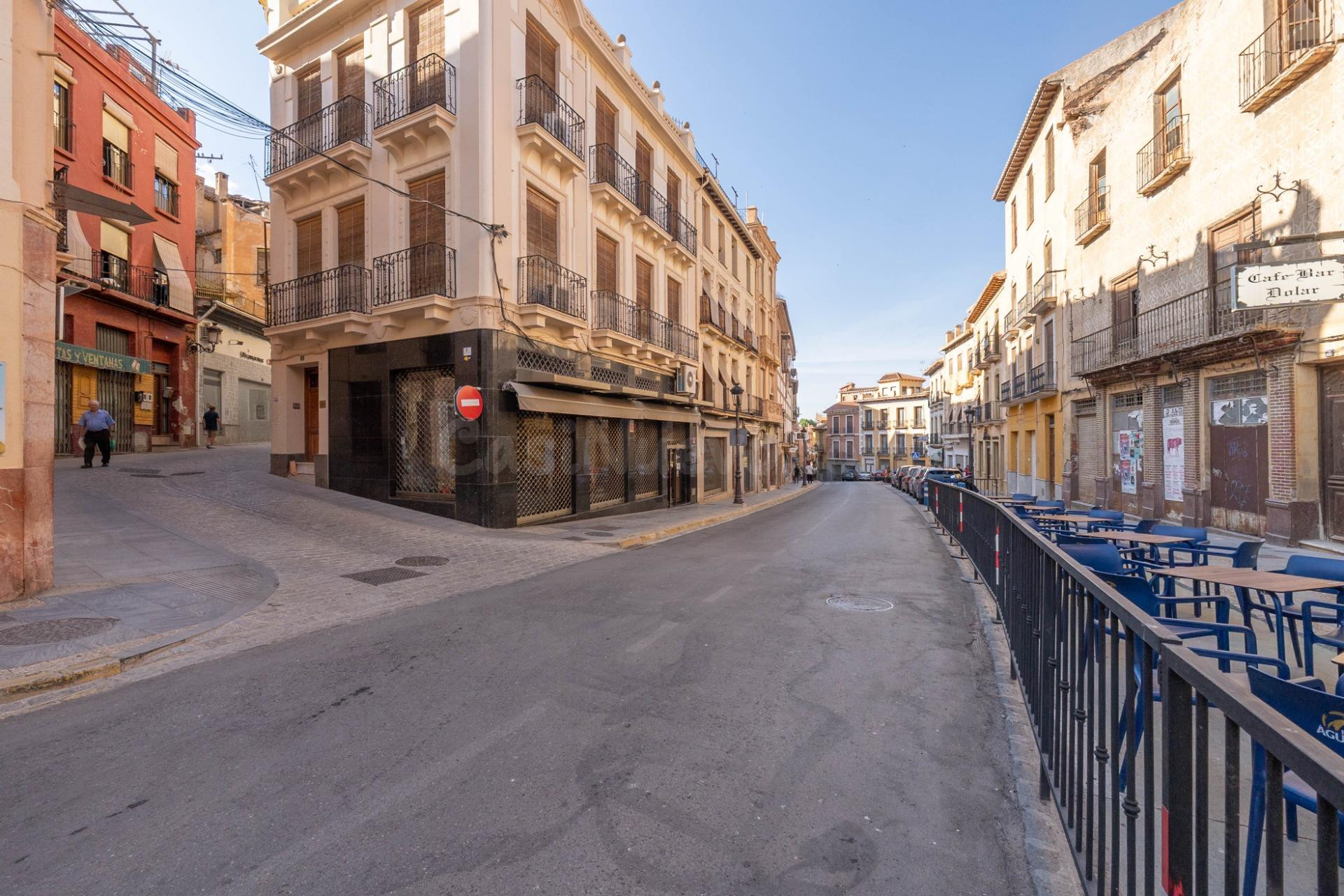 AMPLIO LOCAL EN PLENO CENTRO DE GUADIX!!!!!!!!!!!!!!!