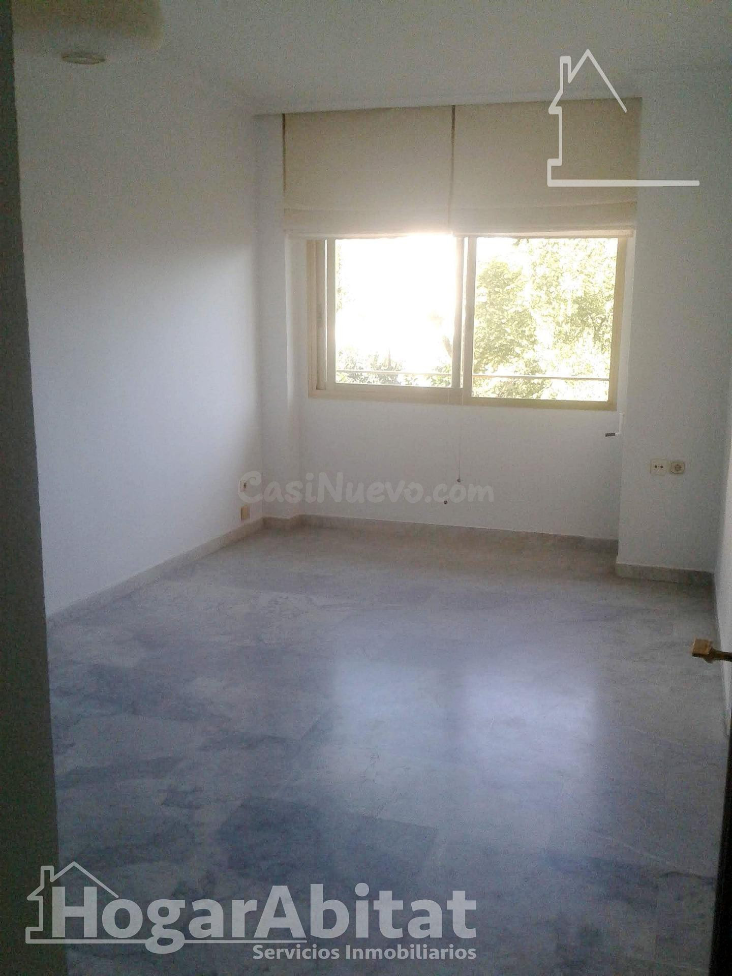 ACOGEDOR Y EXTERIOR EN RESIDENCIAL CON GARAJE Y PISCINA