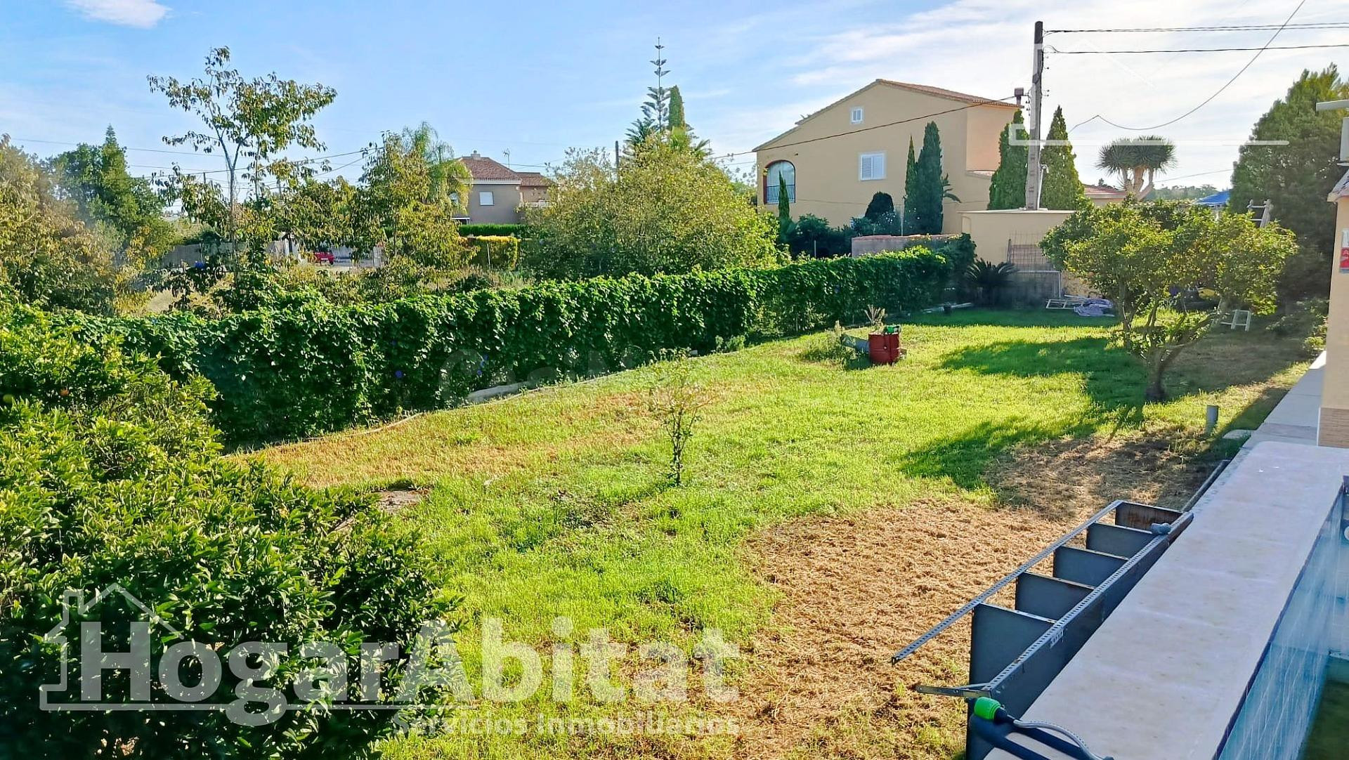 ¡MAGNÍFICO CHALET! AMPLIO CON PISCINA, TERRAZA Y GARAJE - foto 5